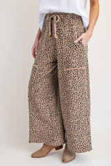 Leopard print washed pants