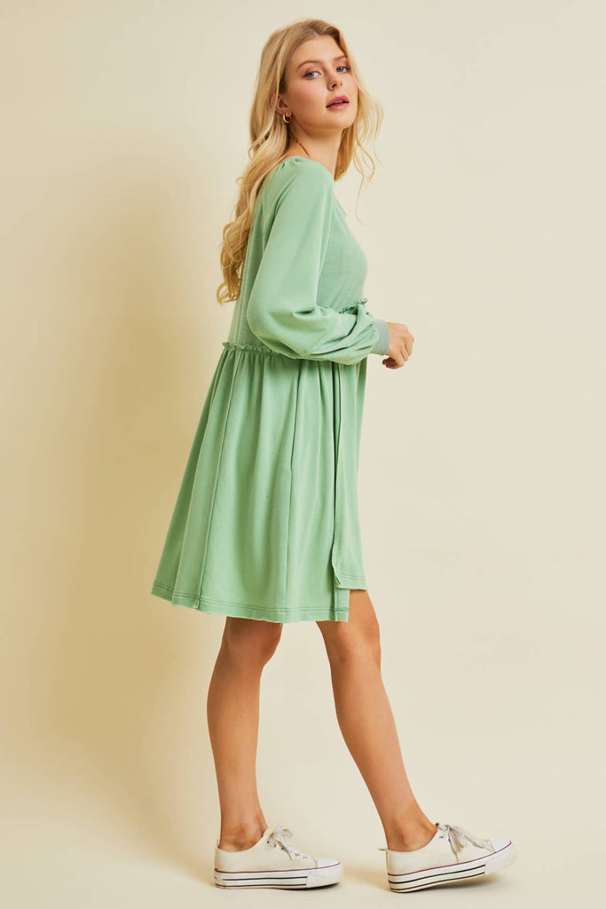 FLOWY FLARE BABYDOLL DRESS WITH POCKETS: APPLE GREEN FLOWY FLARE BABYDOLL DRESS WITH POCKETS: APPLE GREEN