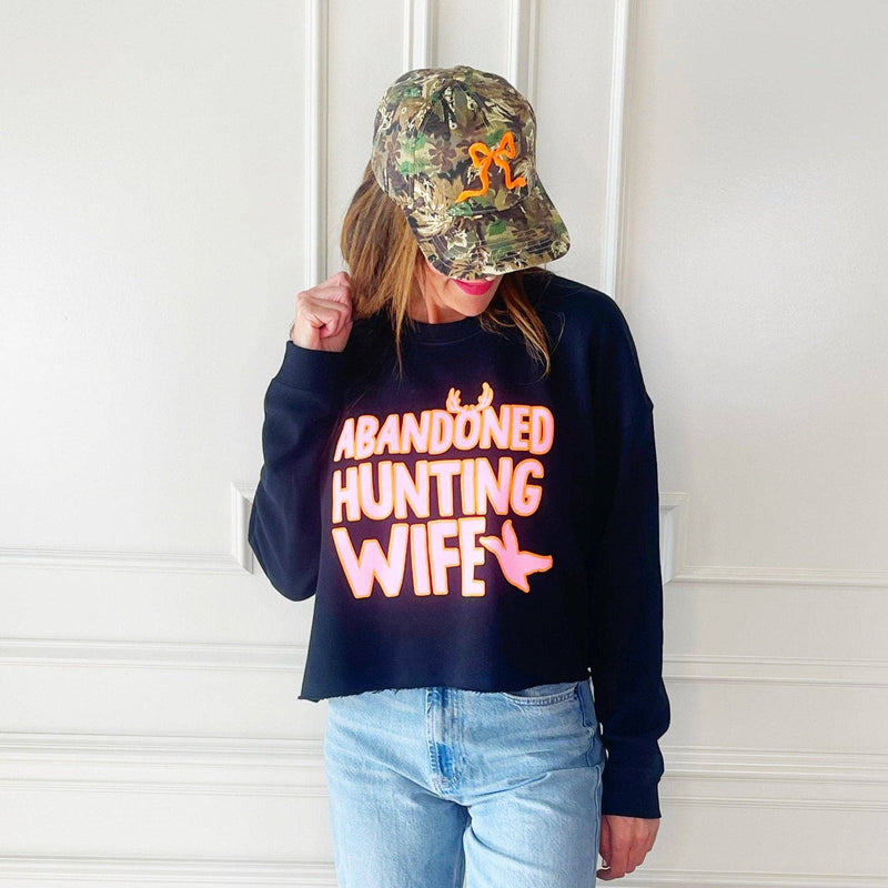 Abandoned Hunting Wife Cropped Sweatshirt
