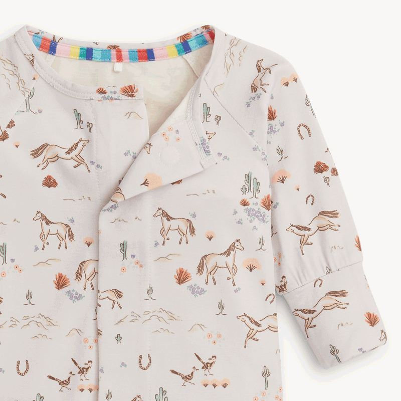 Born to run magnetic footie