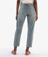 ELIZABETH SLOUCHY BOYFRIEND JEAN